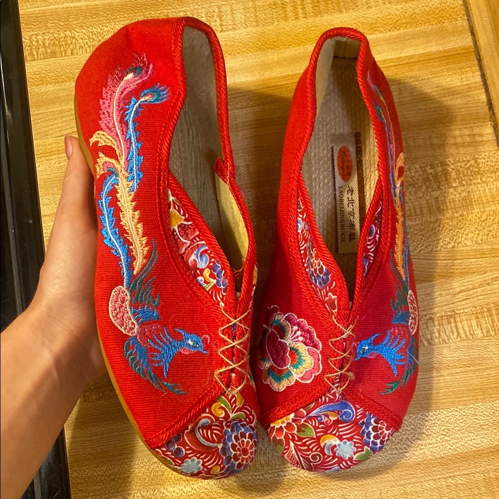 Cute Red Red Hand Embroidered Oriental Slippers Size 39 EUC or NWOT
